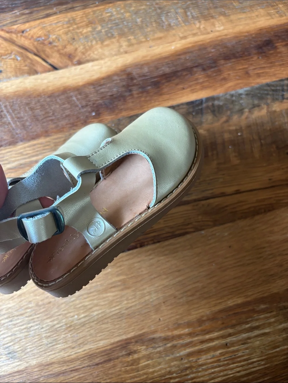 Freshly Picked Kids Metallic Gold Leather T-Strap Sandals size 7